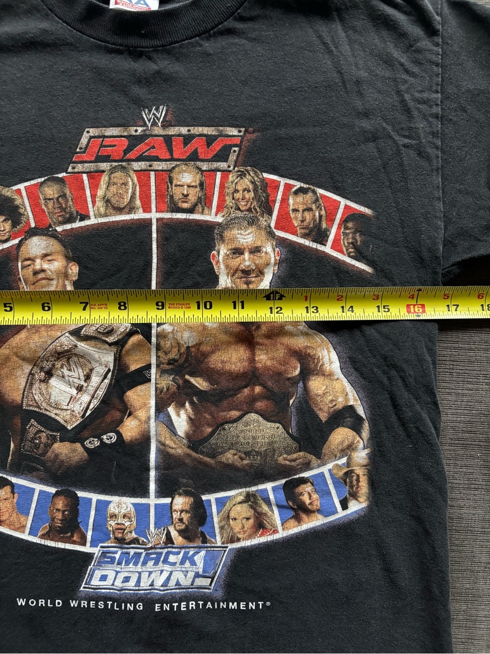 Vintage 2005 WWE RAW VS SMACKDOWN T-Shirt Size S John Cena Batista Flawed - Picture 7 of 8